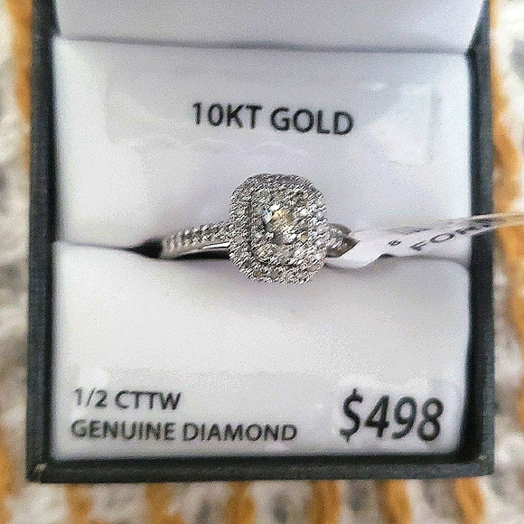 Brand New 1/2 carat Ginuwine Diamond & Gold ring. - Picture 3 of 4